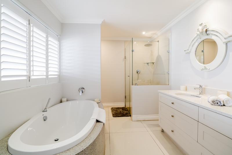 To Let 5 Bedroom Property for Rent in Pinnacle Point Golf Estate Western Cape